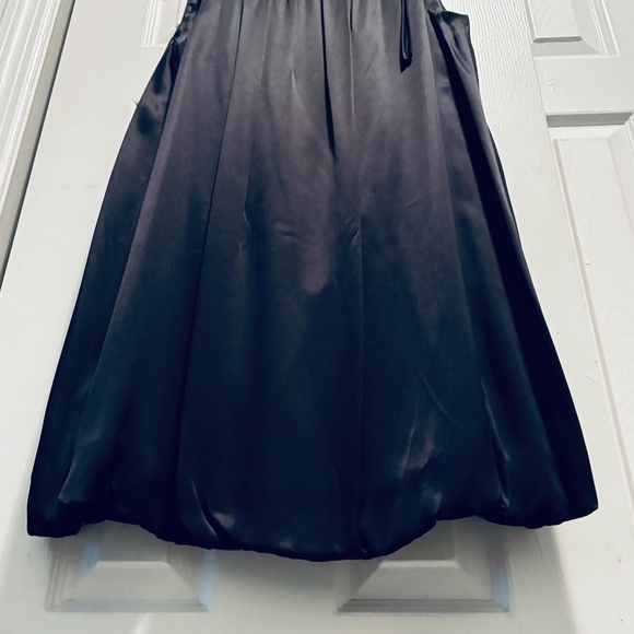 Shiny Black Silk Sleeveless Shift Dress - Picture 6 of 6